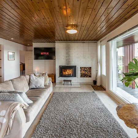 Lapland Sunrise Cottage With Lakefront Sauna ロヴァニエミ エクステリア 写真