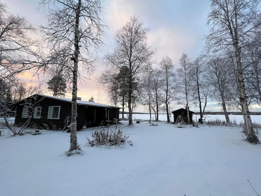 Lapland Sunrise Cottage With Lakefront Sauna ロヴァニエミ エクステリア 写真