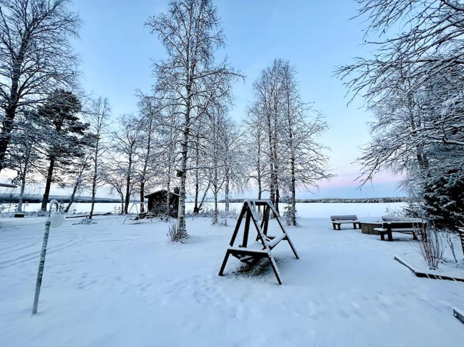 Lapland Sunrise Cottage With Lakefront Sauna ロヴァニエミ エクステリア 写真