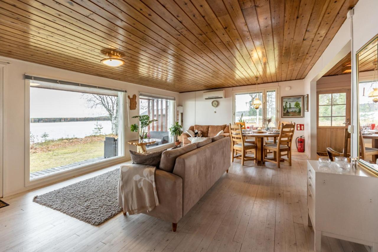 Lapland Sunrise Cottage With Lakefront Sauna ロヴァニエミ エクステリア 写真
