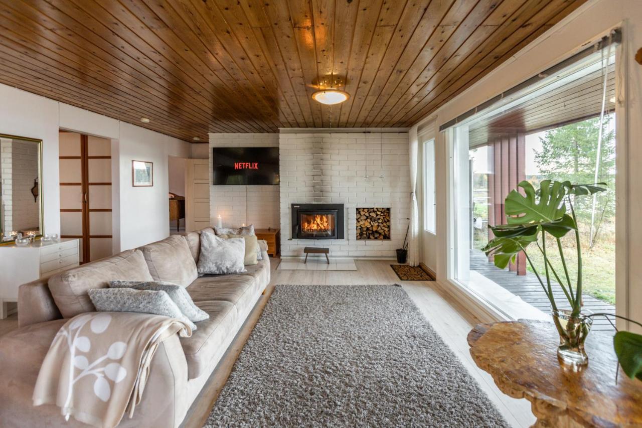 Lapland Sunrise Cottage With Lakefront Sauna ロヴァニエミ エクステリア 写真