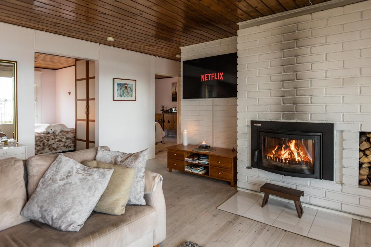 Lapland Sunrise Cottage With Lakefront Sauna ロヴァニエミ エクステリア 写真
