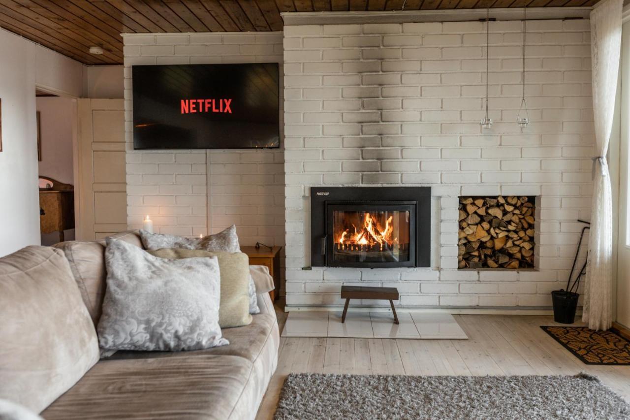 Lapland Sunrise Cottage With Lakefront Sauna ロヴァニエミ エクステリア 写真
