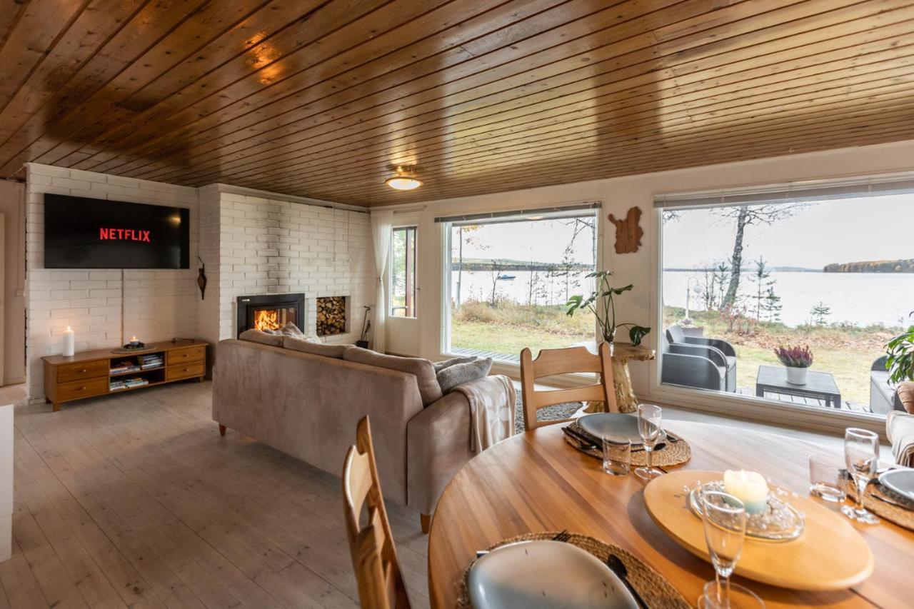 Lapland Sunrise Cottage With Lakefront Sauna ロヴァニエミ エクステリア 写真