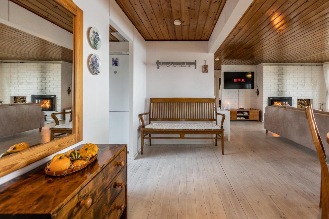 Lapland Sunrise Cottage With Lakefront Sauna ロヴァニエミ エクステリア 写真