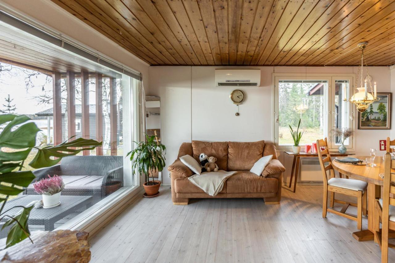 Lapland Sunrise Cottage With Lakefront Sauna ロヴァニエミ エクステリア 写真
